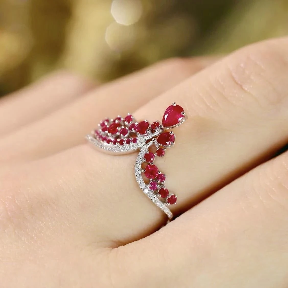 18K天然鑽石-紅寶皇冠造型戒指