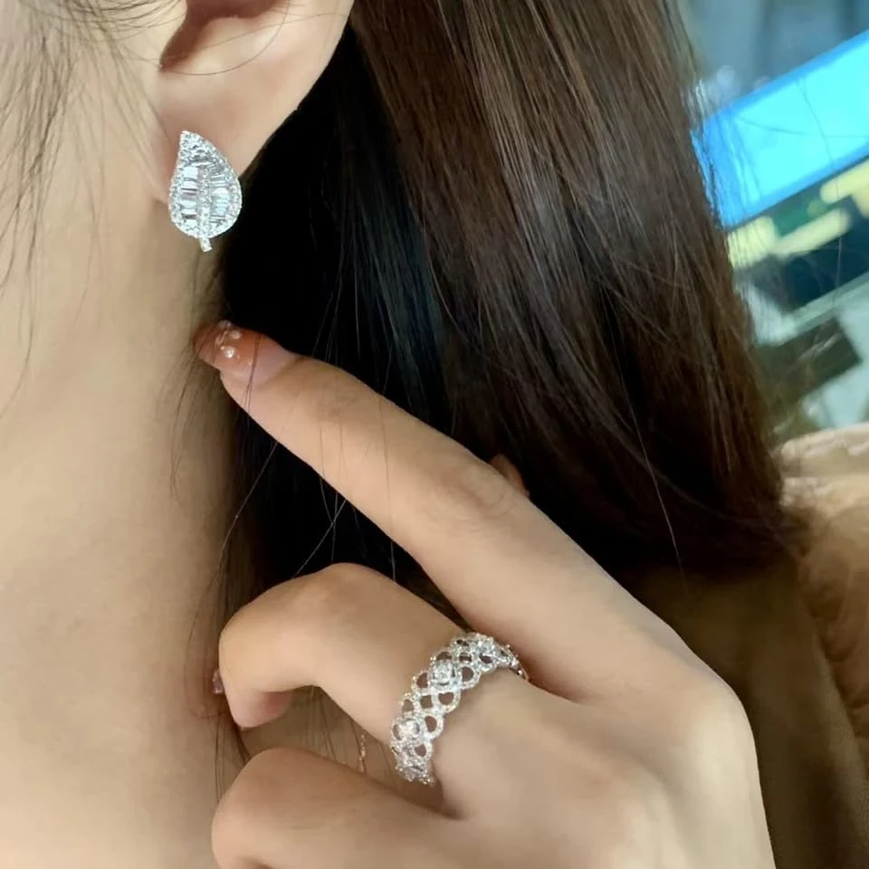 18K天然鑽石-葉子造型耳環