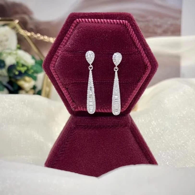 18K天然鑽石-水滴造型耳環