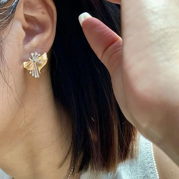 18K天然鑽石拉絲蝴蝶結耳環