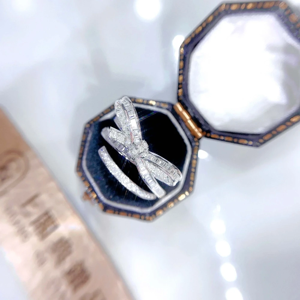 18K天然鑽石-蝴蝶結繞指戒指