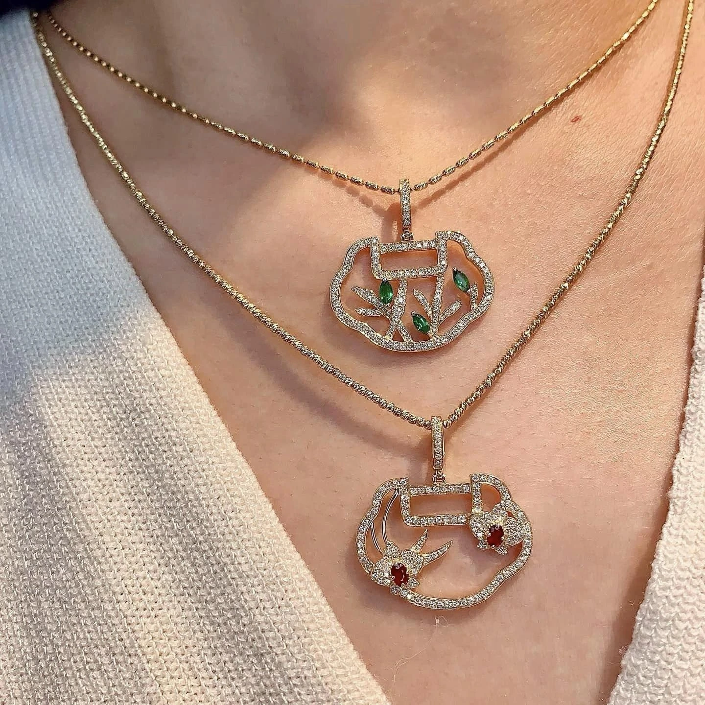 18K天然鑽石-紅寶石/祖母綠平安鎖墜飾