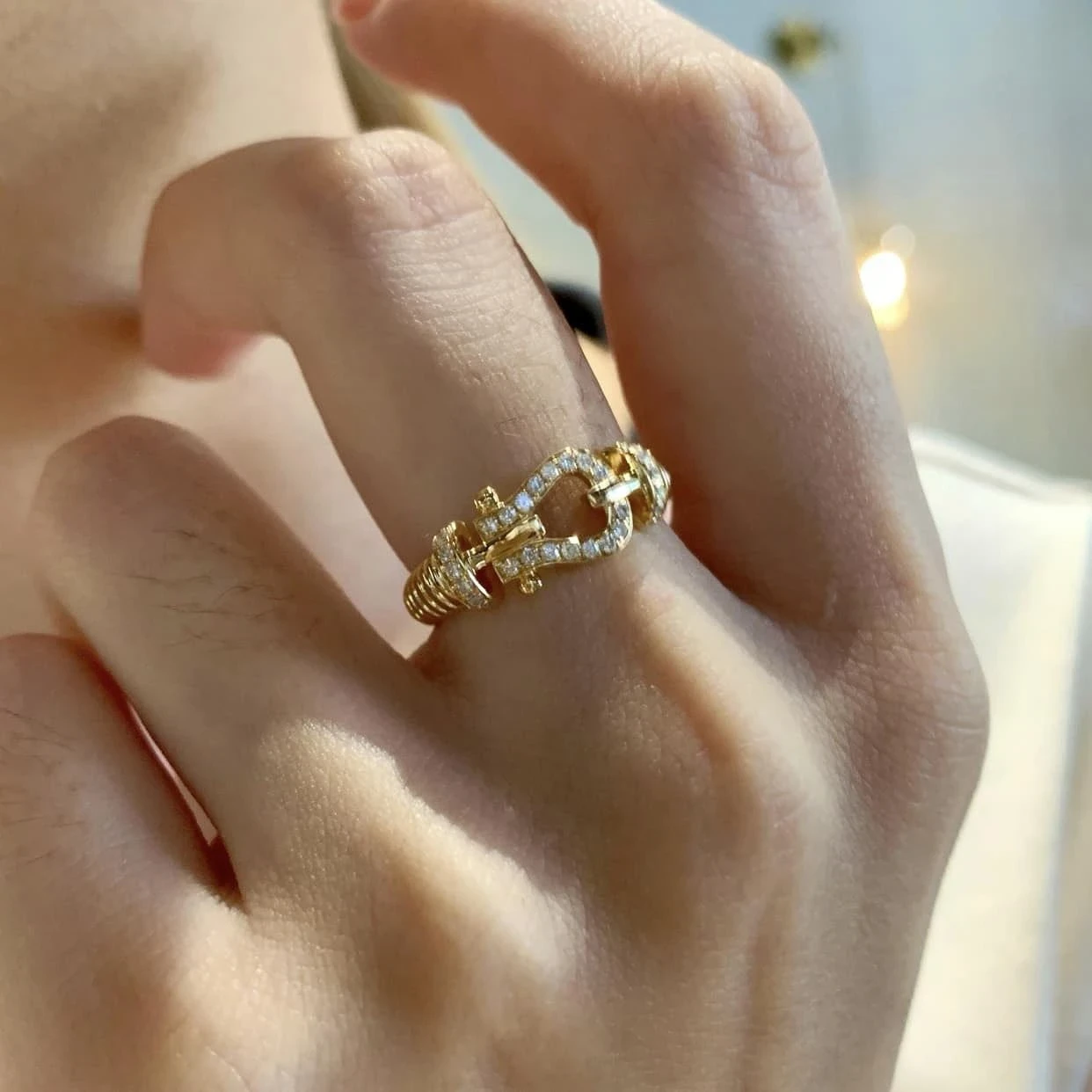 18K天然鑽石-馬蹄款戒指