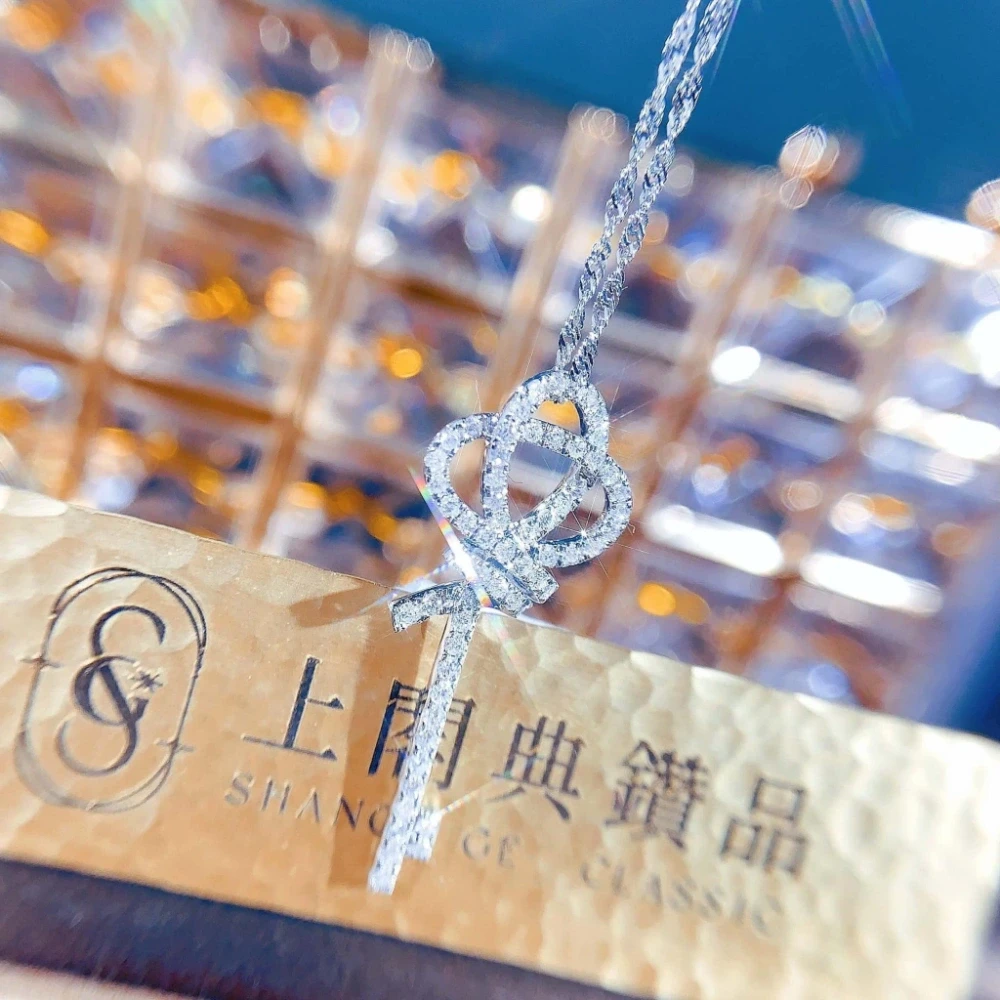 18K天然鑽石-繩結鑰匙墜飾