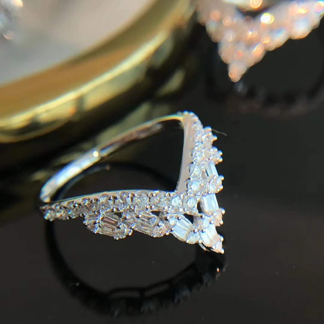 18K天然鑽石-大V戒指