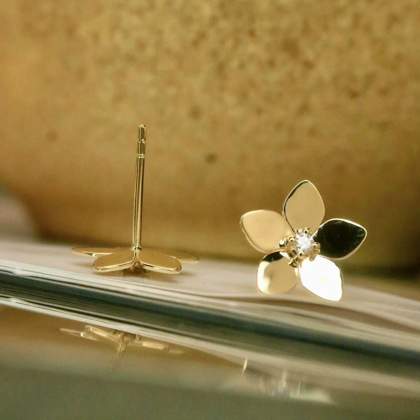 18K天然鑽石-小花造型耳環 - 第3張圖 18K天然鑽石-小花造型耳環
