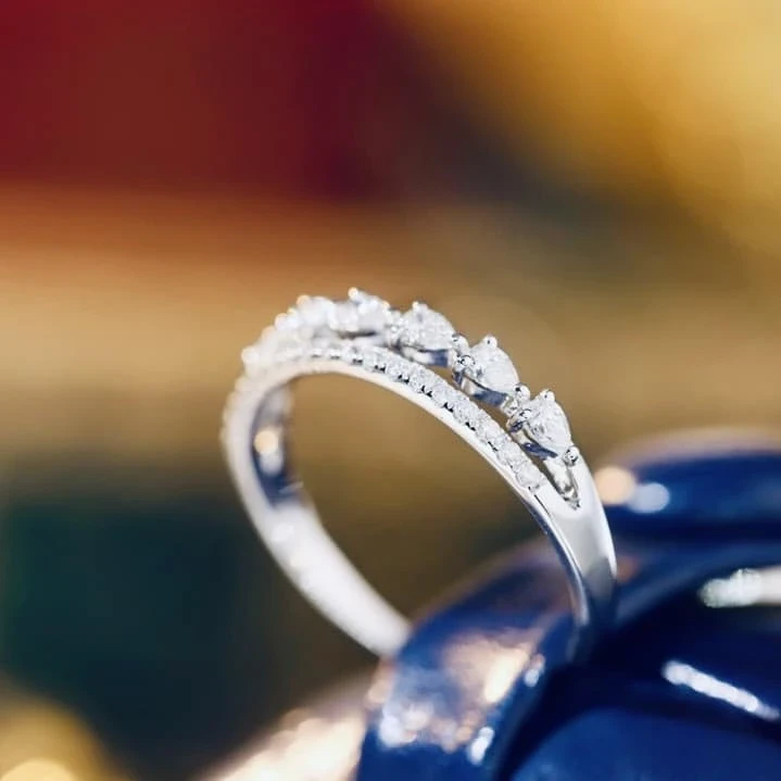 18K天然鑽石-線型戒指