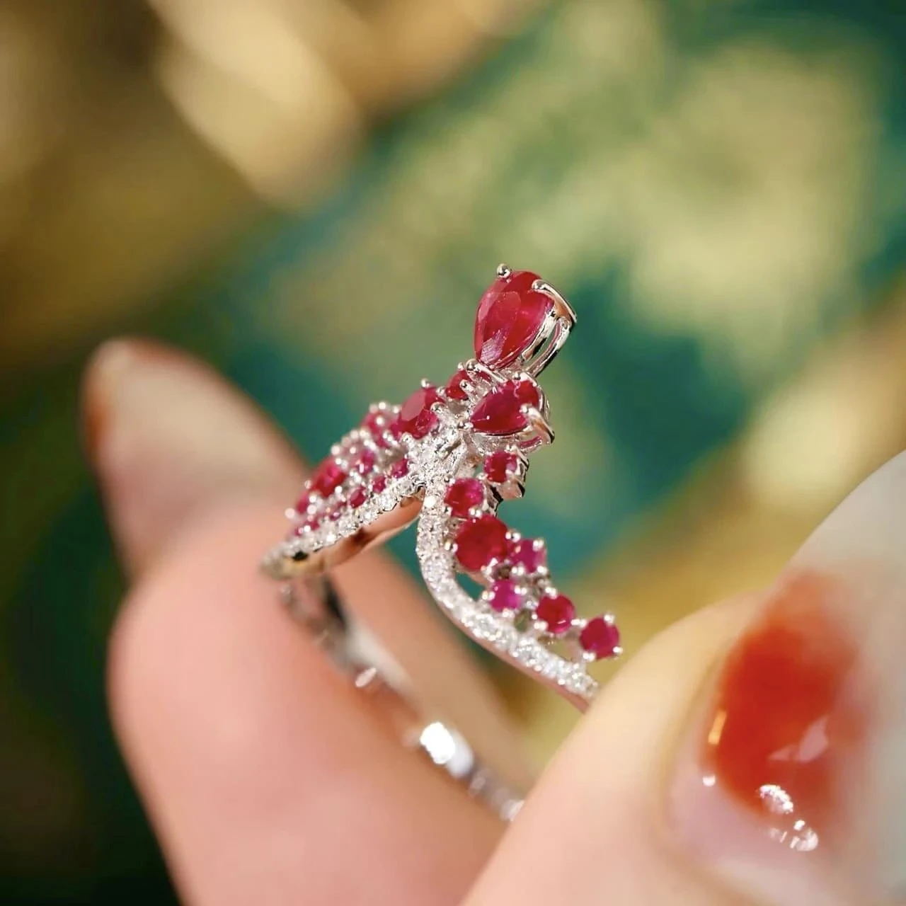 18K天然鑽石-紅寶皇冠造型戒指