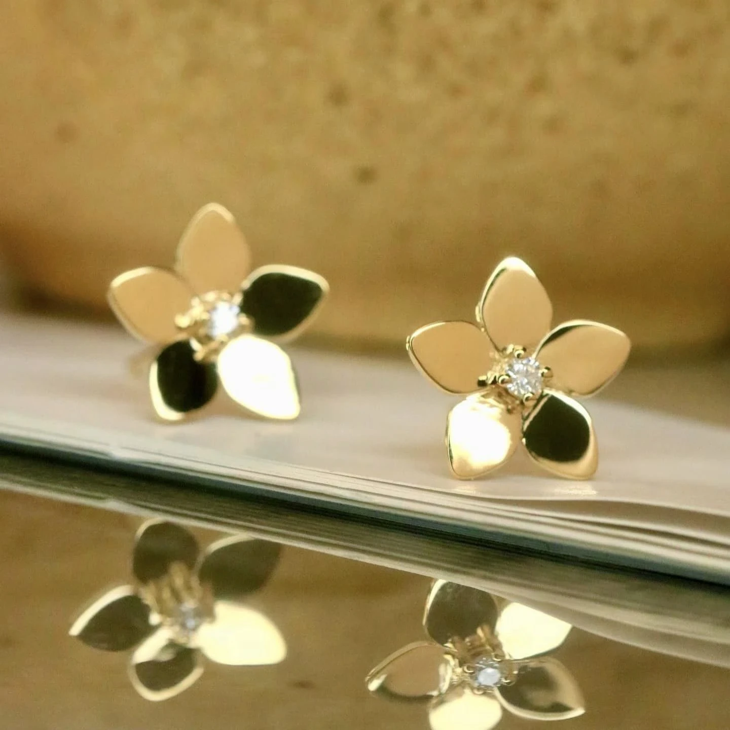 18K天然鑽石-小花造型耳環 - 第4張圖 18K天然鑽石-小花造型耳環