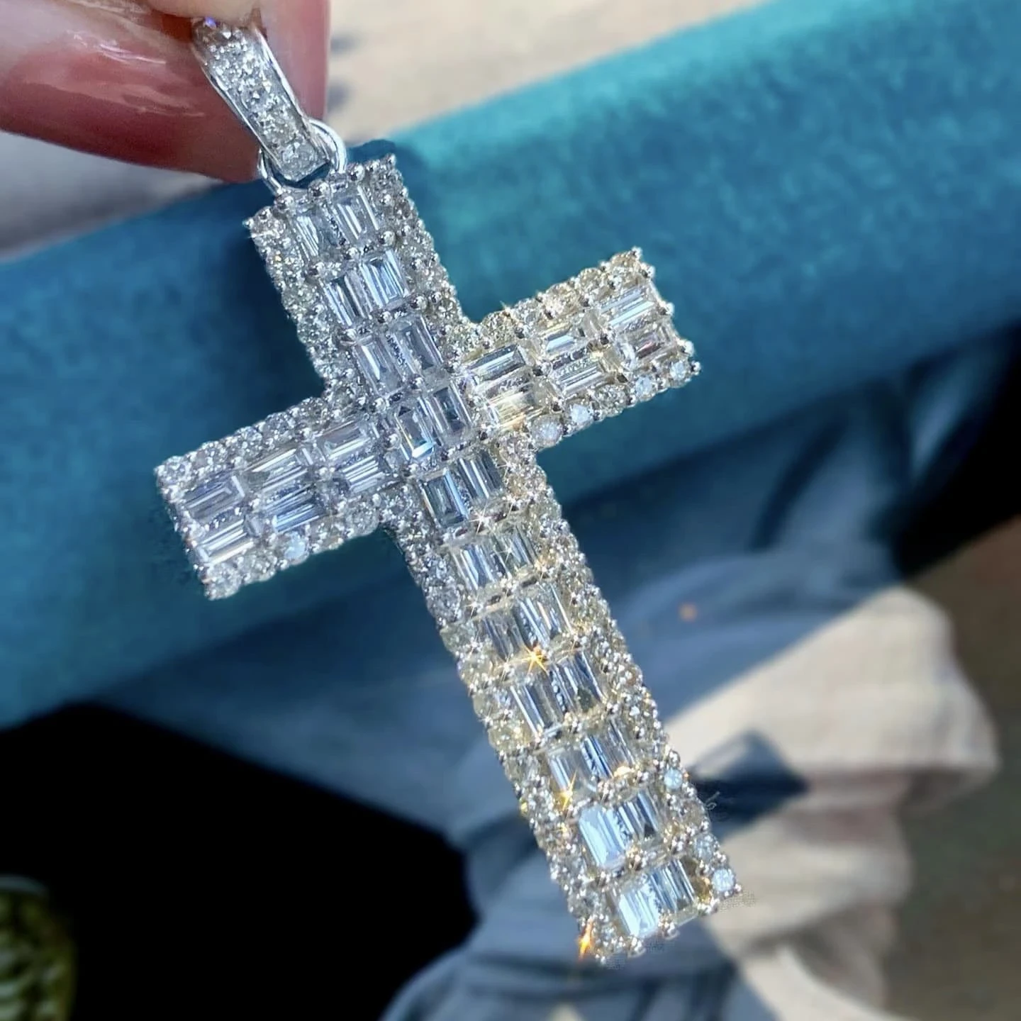 18K天然鑽石-十字架墜飾
