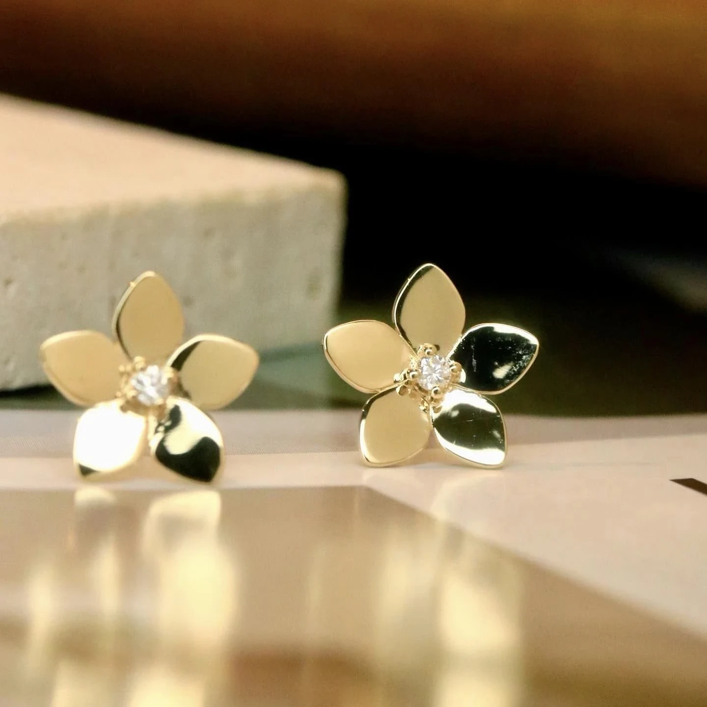 18K天然鑽石-小花造型耳環 - 第5張圖 18K天然鑽石-小花造型耳環