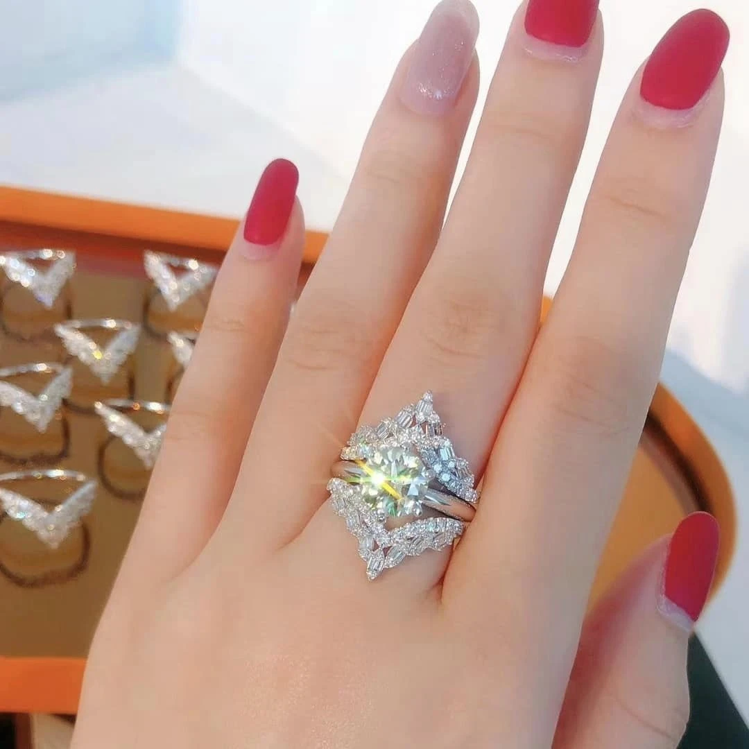 18K天然鑽石-大V戒指