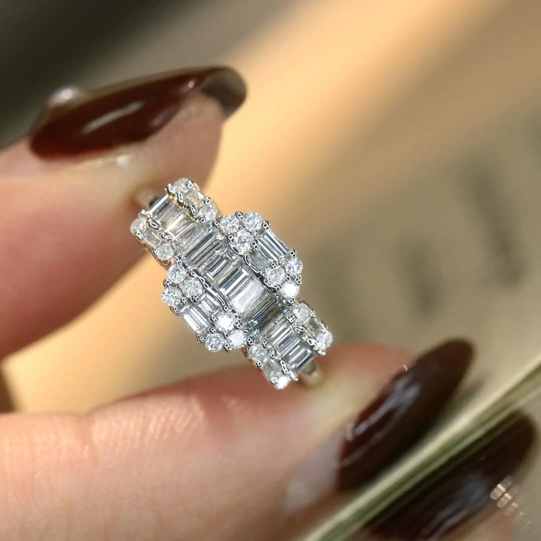 18K天然鑽石-三石款戒指