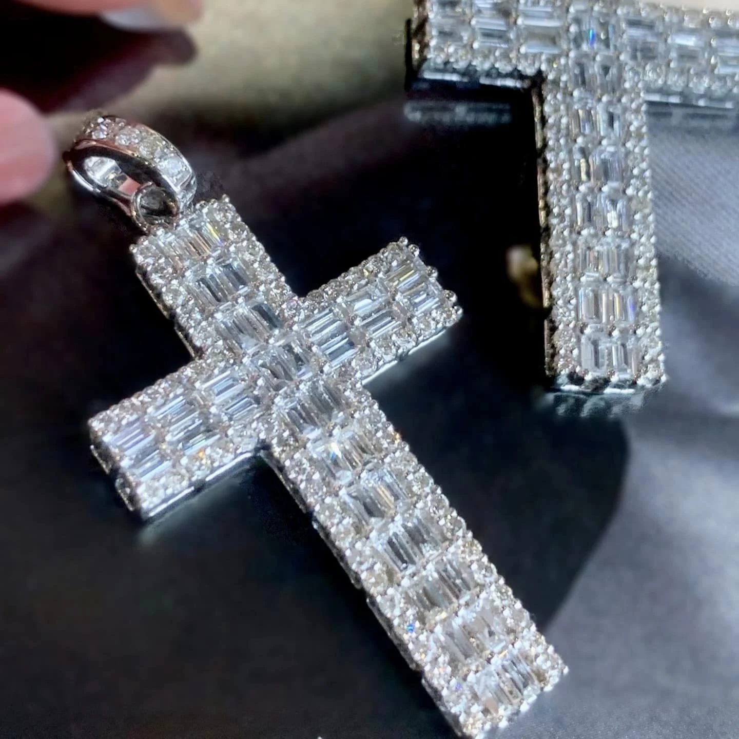 18K天然鑽石-十字架墜飾