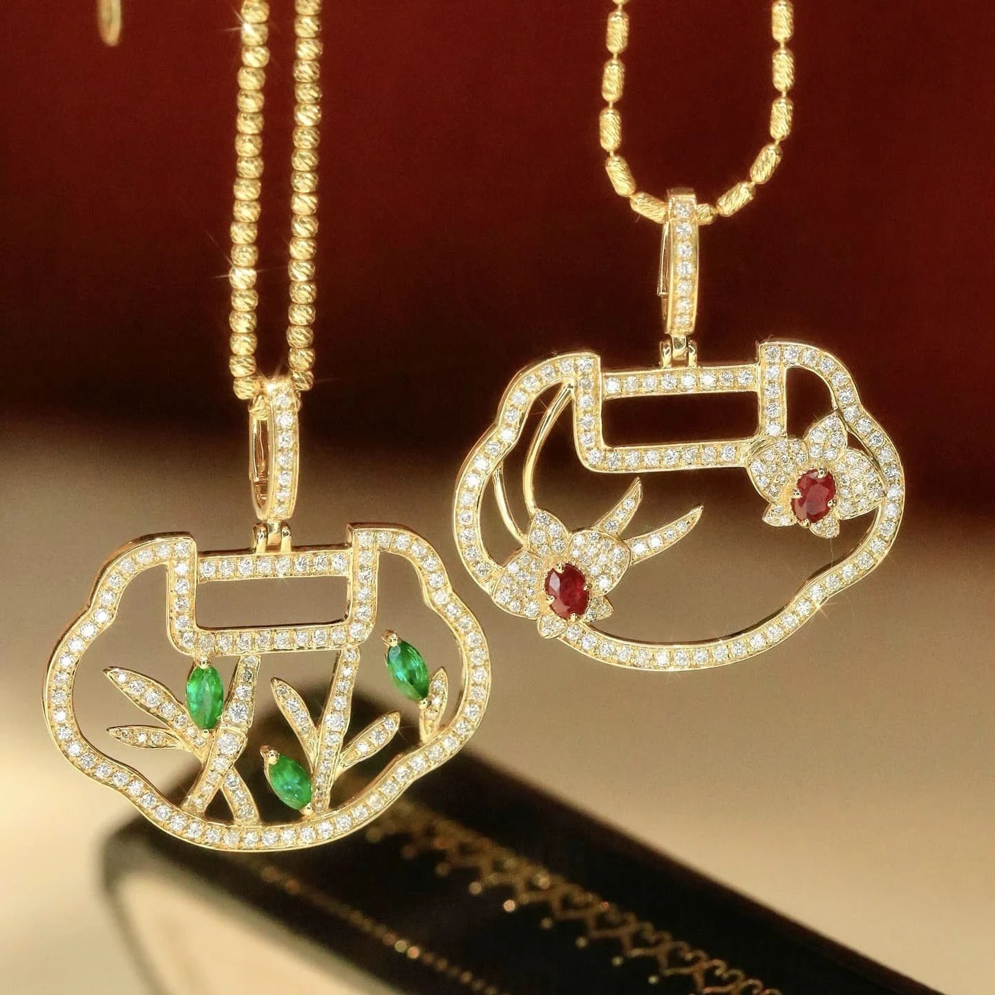 18K天然鑽石-紅寶石/祖母綠平安鎖墜飾 - 第5張圖 18K天然鑽石-紅寶石/祖母綠平安鎖墜飾