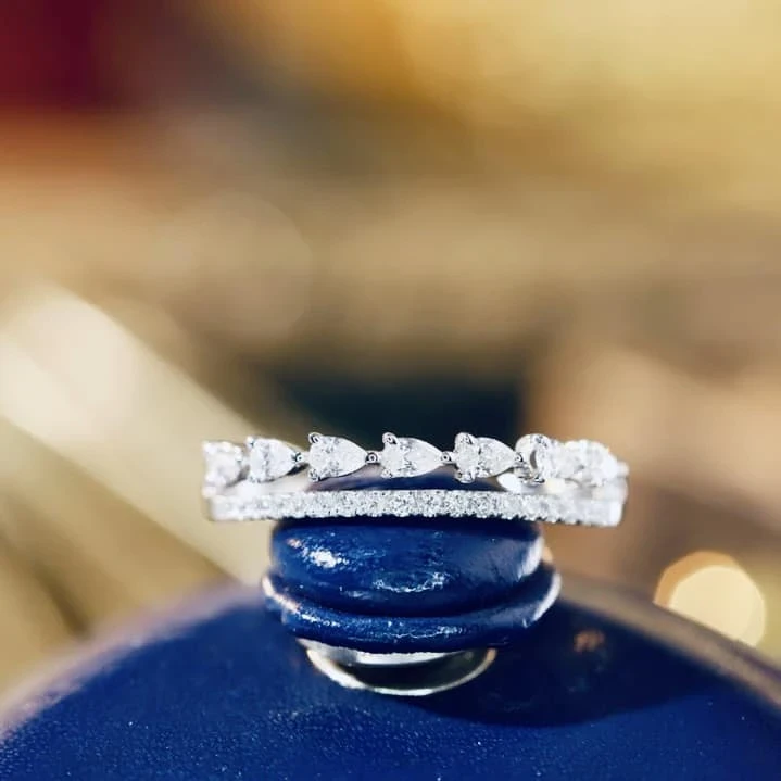 18K天然鑽石-線型戒指