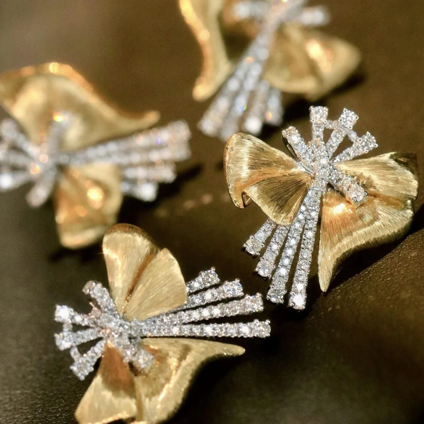 18K天然鑽石拉絲蝴蝶結耳環