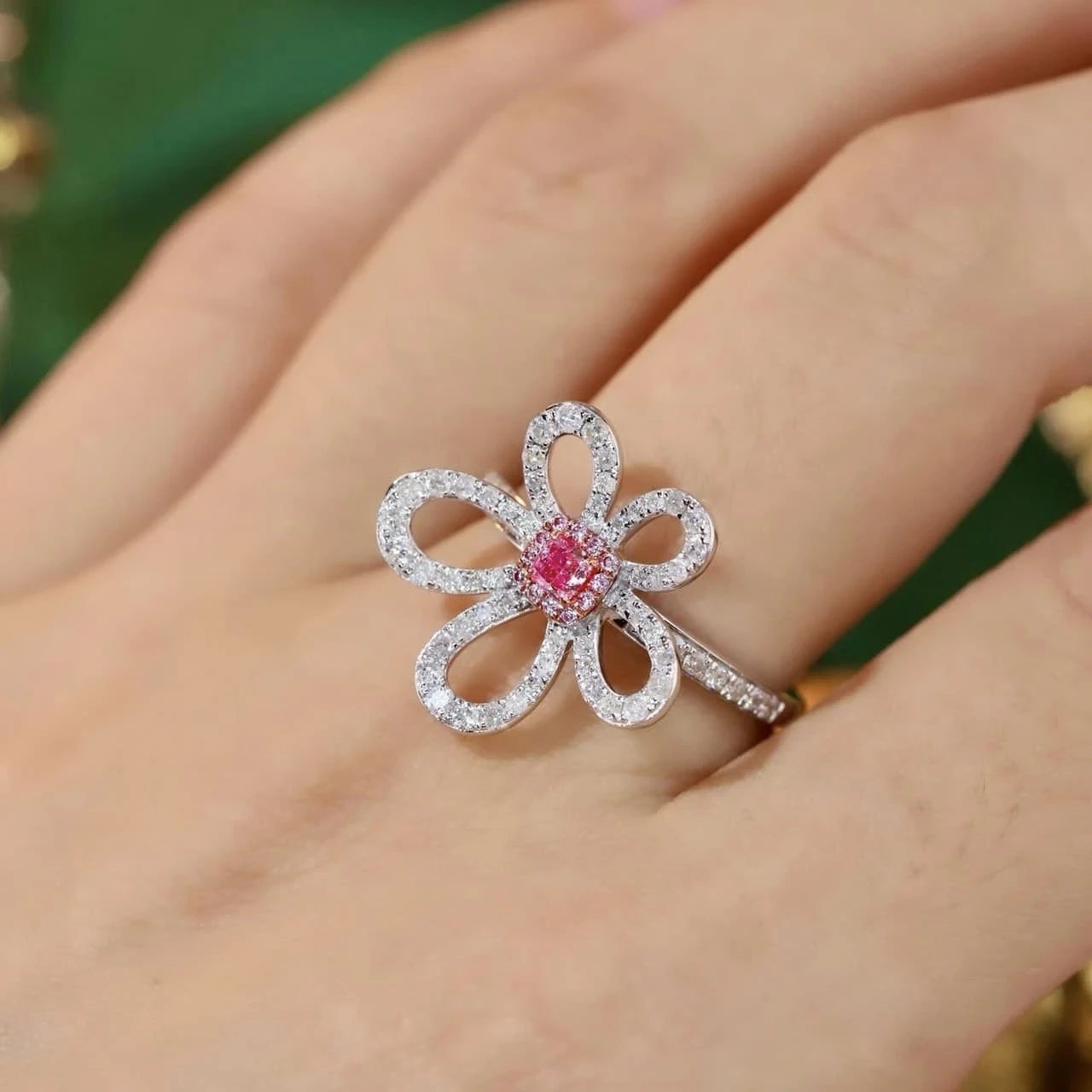 18K天然鑽石-五花瓣戒指 - 第7張圖 18K天然鑽石-五花瓣戒指