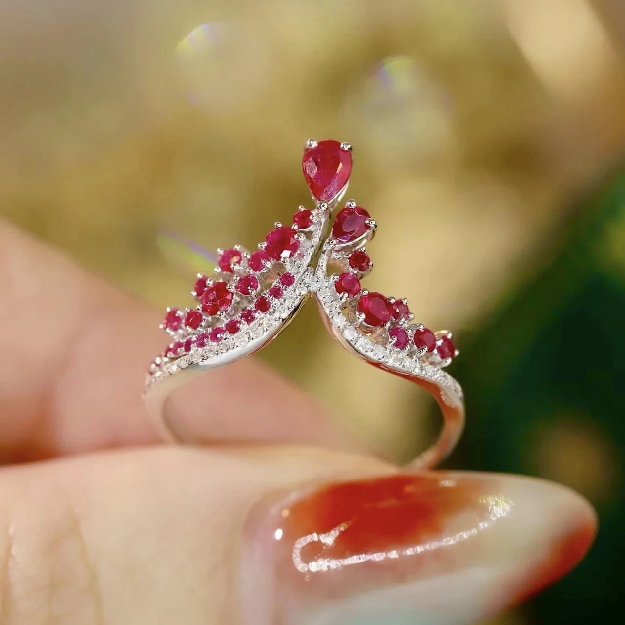 18K天然鑽石-紅寶皇冠造型戒指