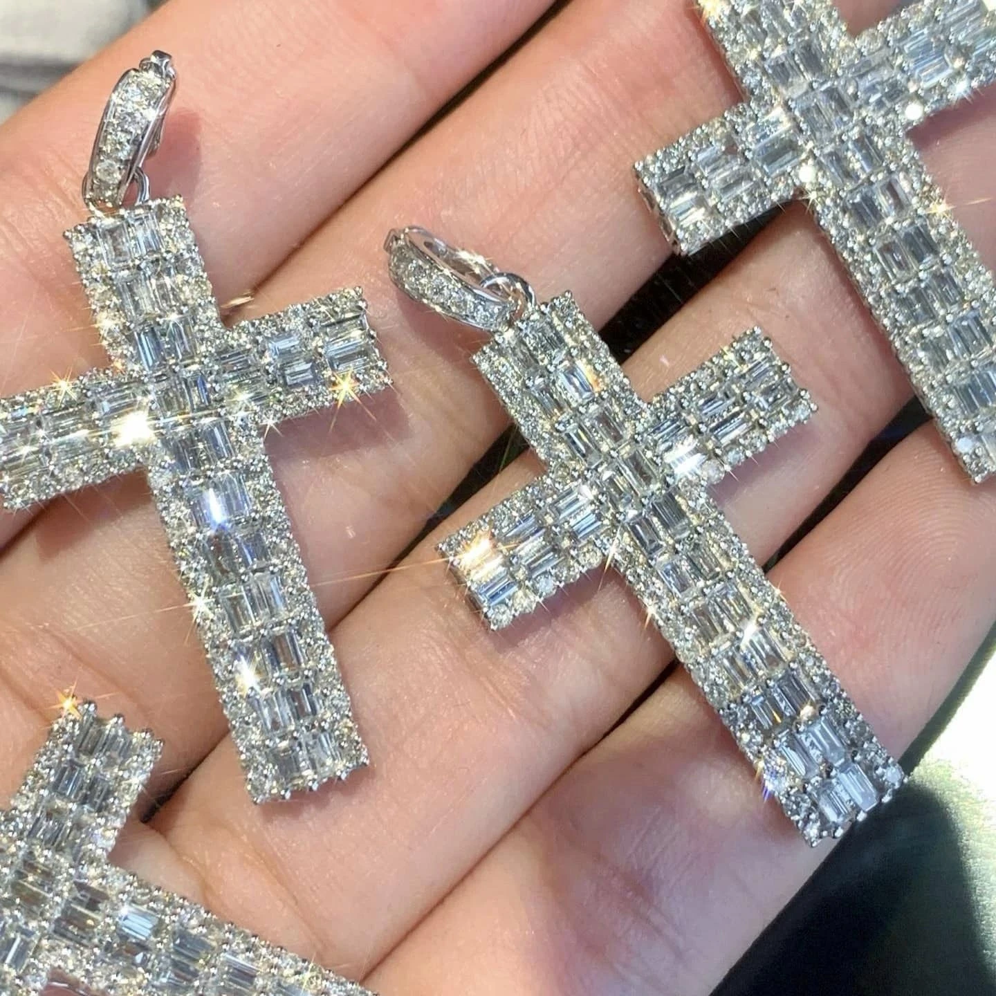 18K天然鑽石-十字架墜飾