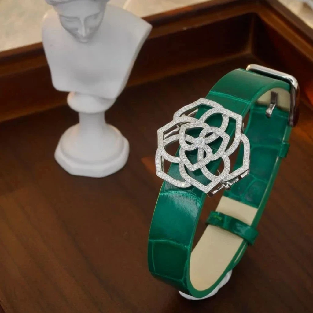 18K天然鑽石-鏤空山茶花胸針墜飾