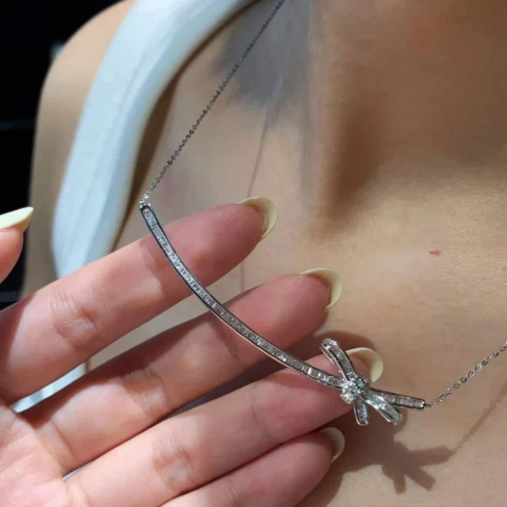 18k金天然鑽石-蝴蝶結微笑項鍊