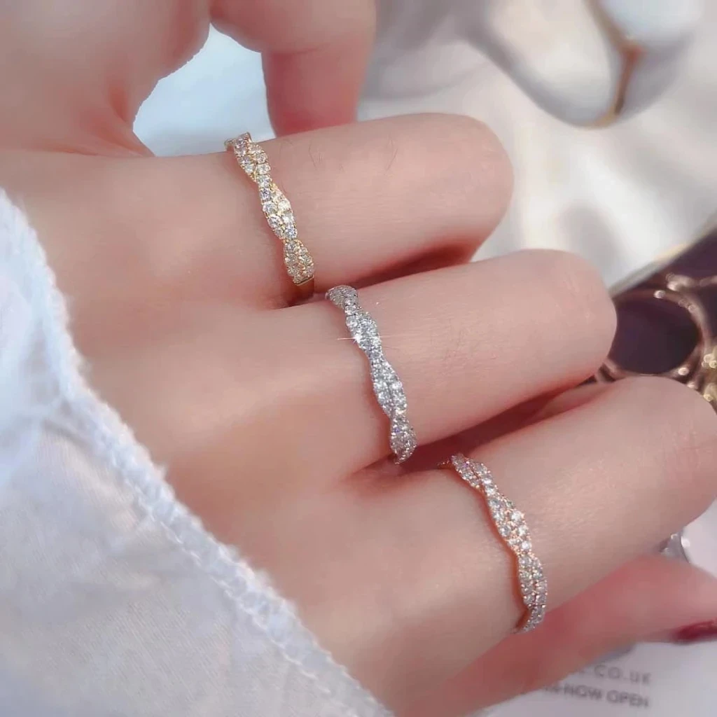 18K天然鑽石-扭編排戒