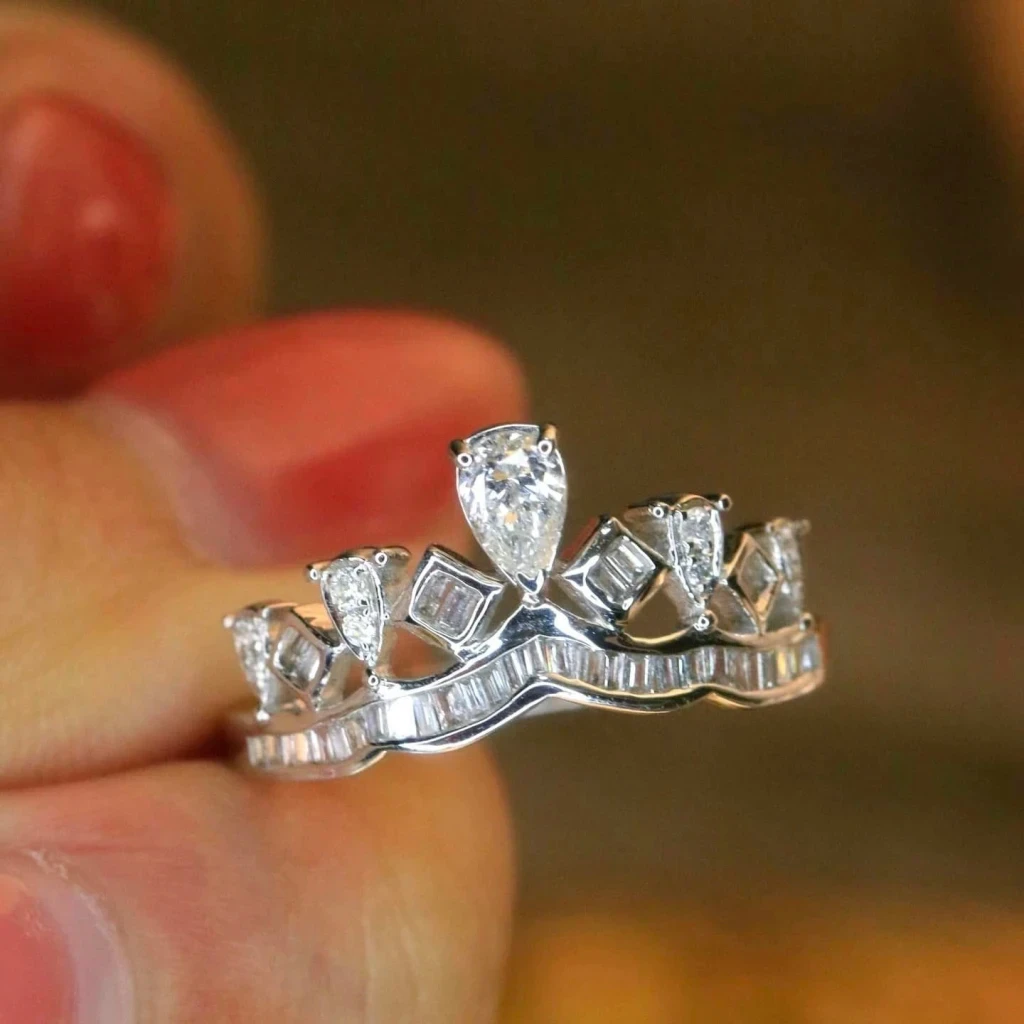 18K天然鑽石-皇冠戒指