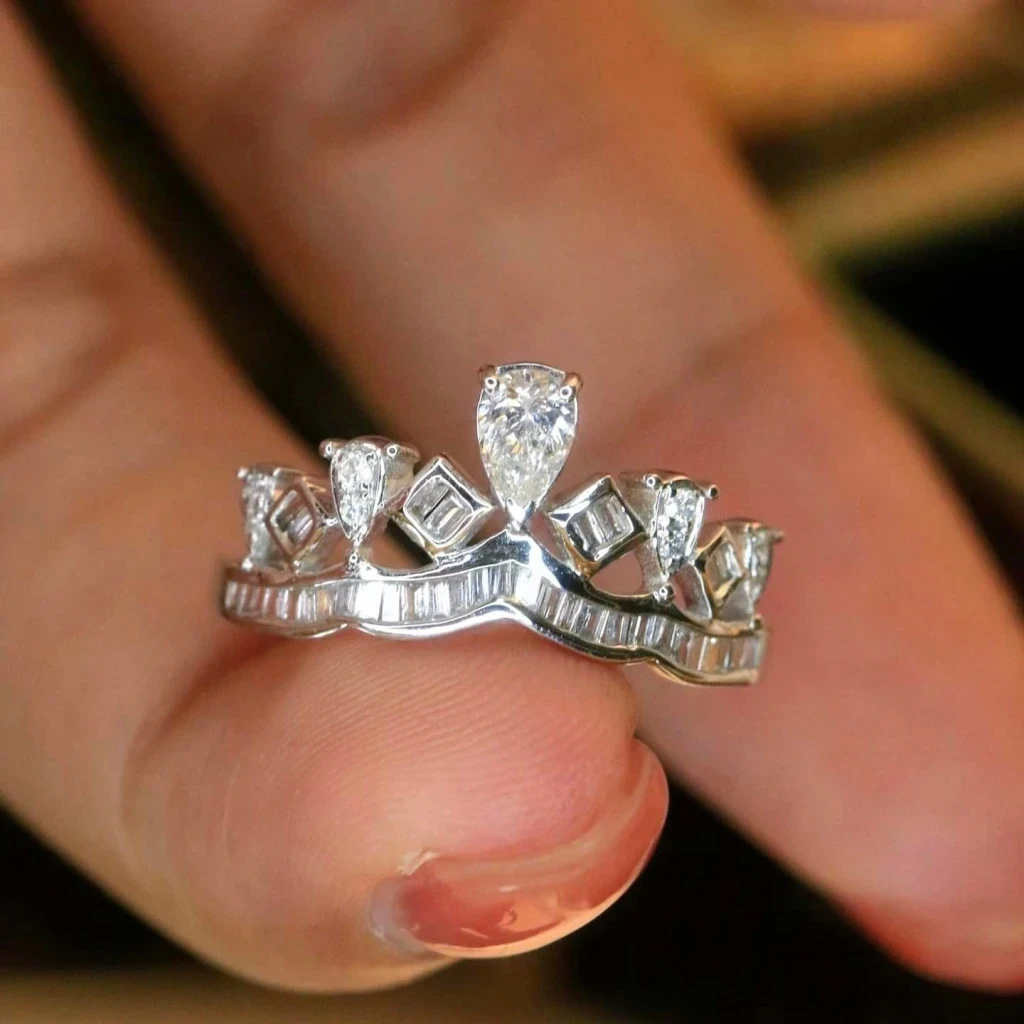 18K天然鑽石-皇冠戒指