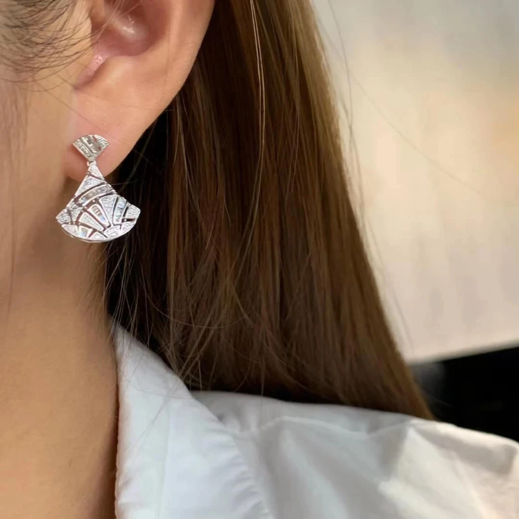 18k天然鑽石-小裙子耳環