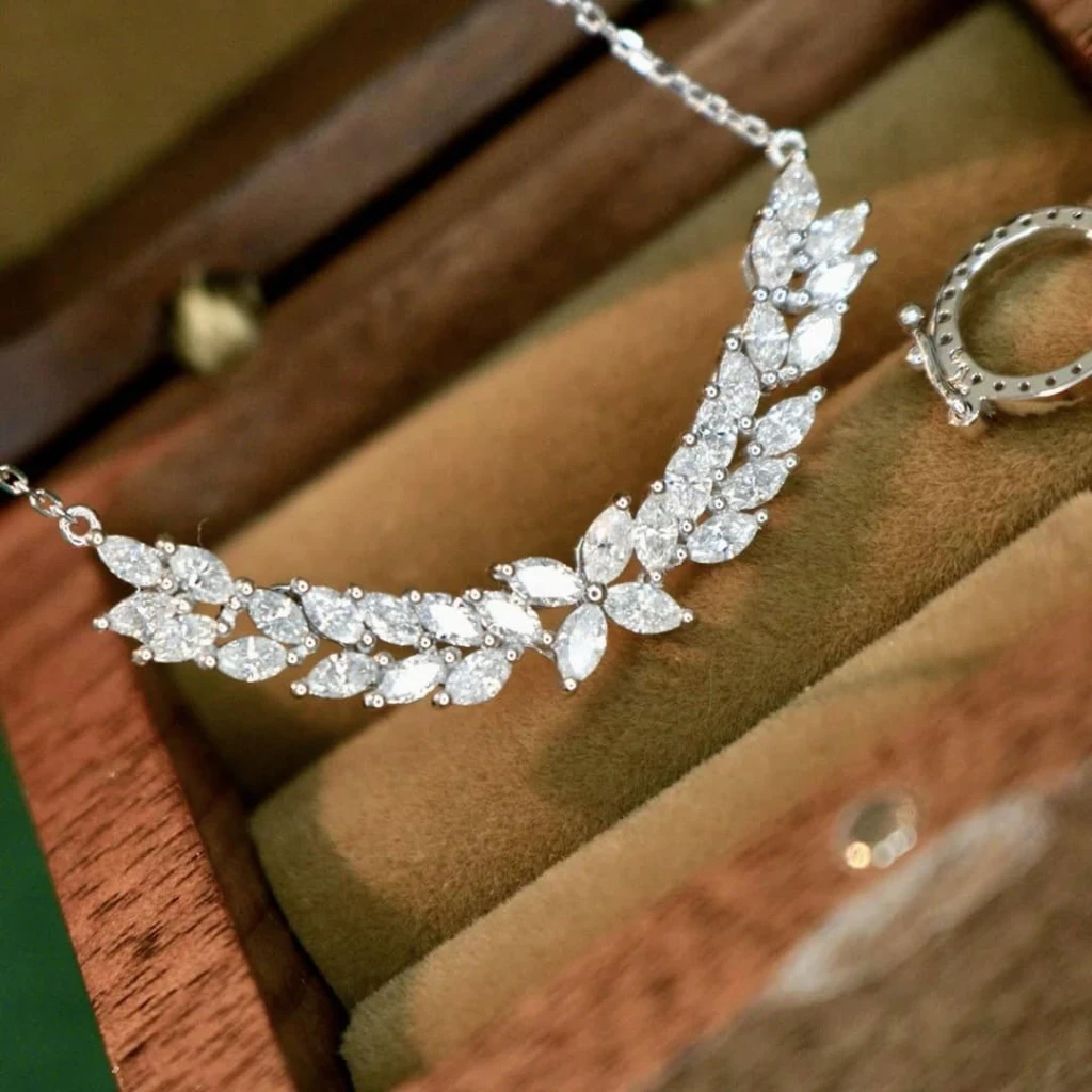 18K天然鑽石-桂冠造型萬能扣項鍊