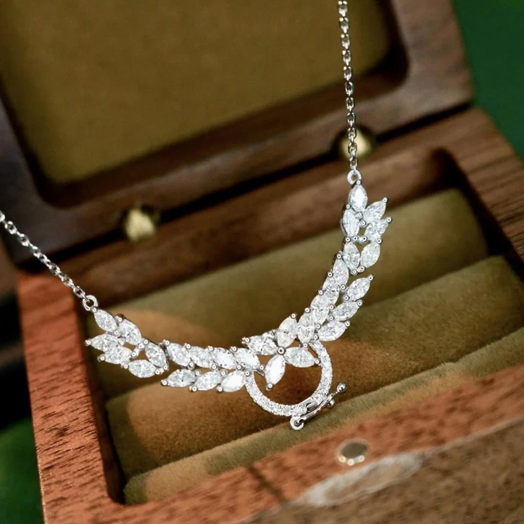 18K天然鑽石-桂冠造型萬能扣項鍊