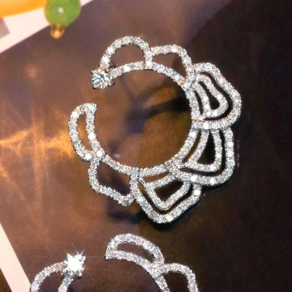 18K天然鑽石-花環滿鑽大耳環