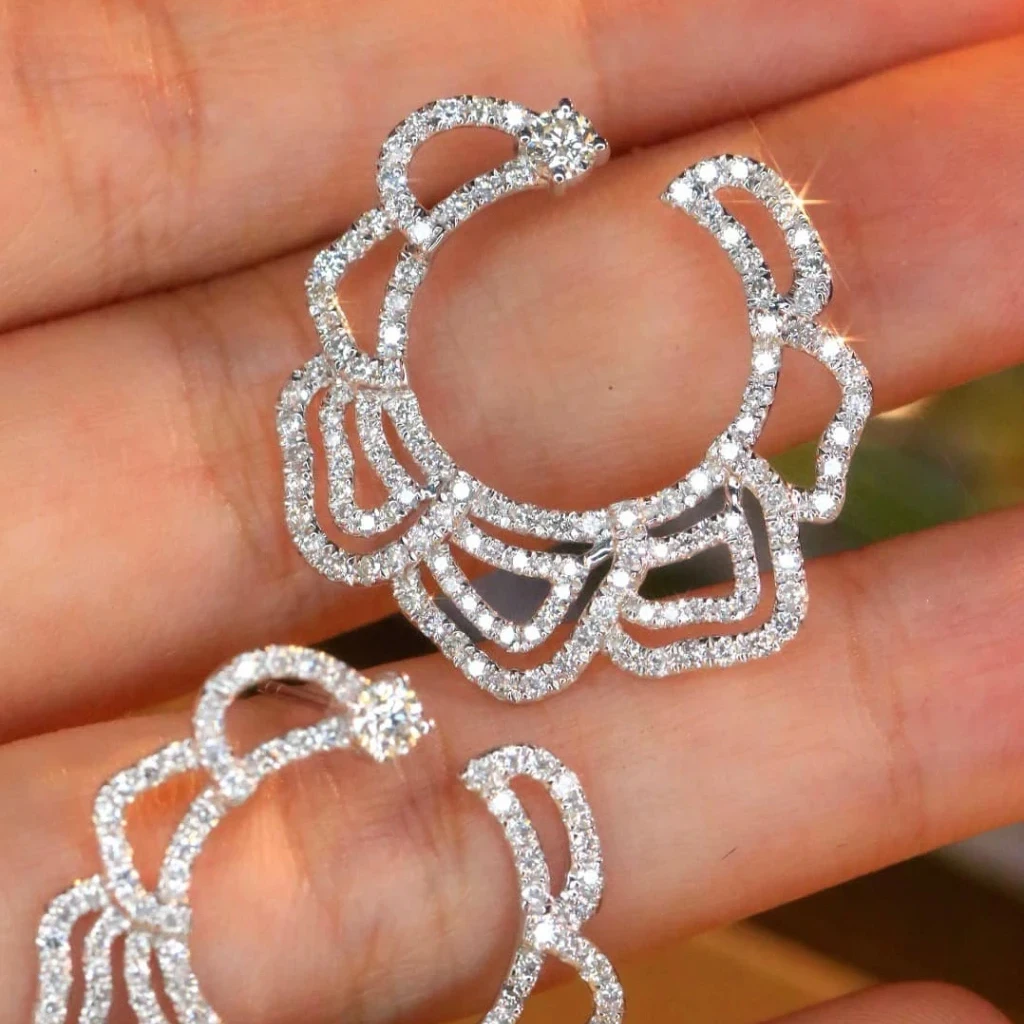 18K天然鑽石-花環滿鑽大耳環 - 第3張圖 18K天然鑽石-花環滿鑽大耳環