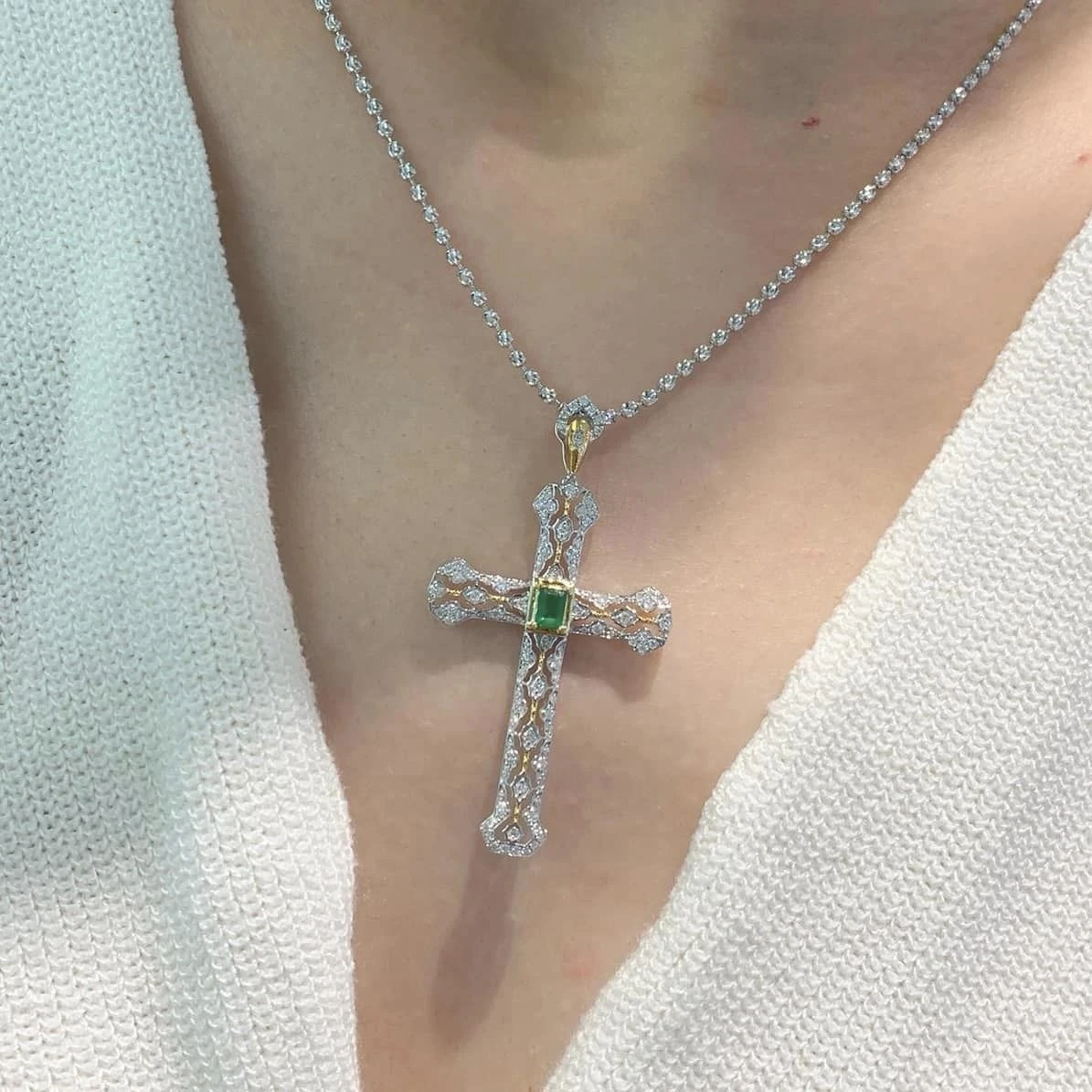 18K天然鑽石-祖母綠十字架墜飾 - 第1張圖 18K天然鑽石-祖母綠十字架墜飾