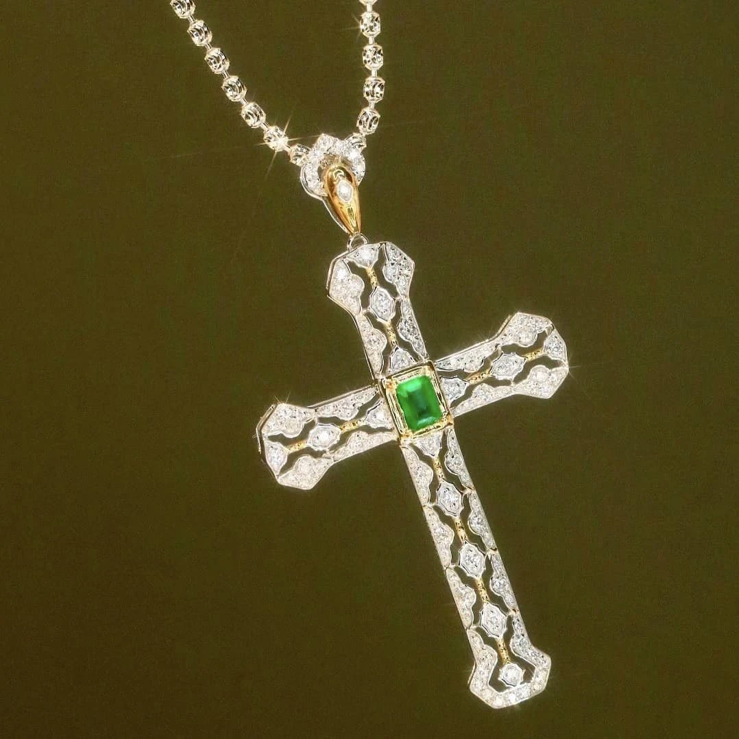 18K天然鑽石-祖母綠十字架墜飾