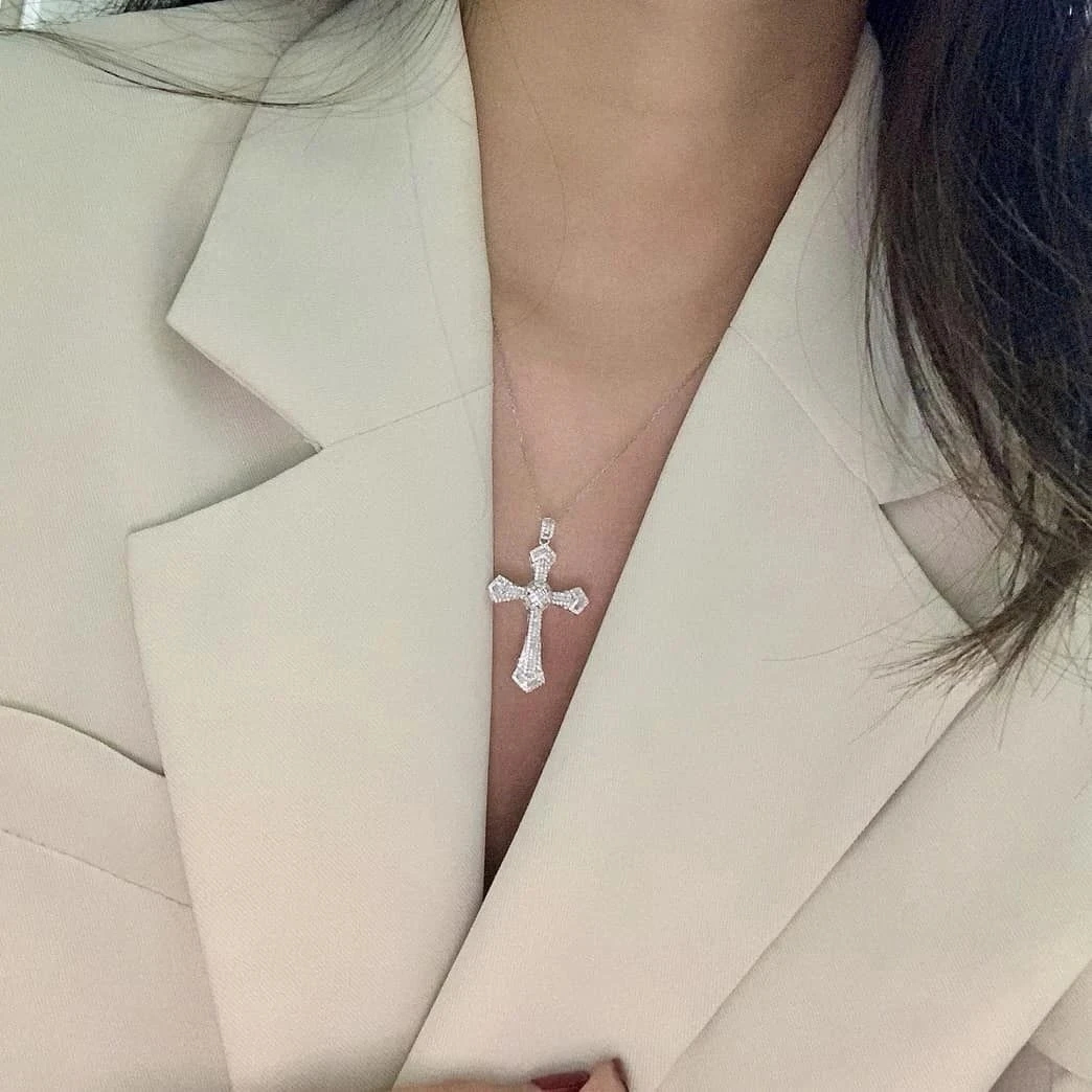 18K天然鑽石-十字架墜飾