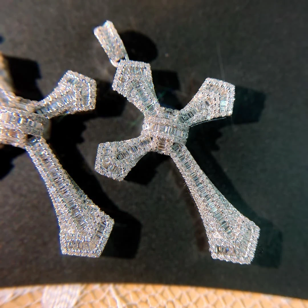 18K天然鑽石-十字架墜飾
