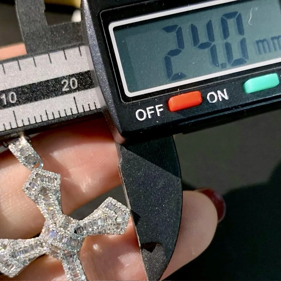 18K天然鑽石-十字架墜飾