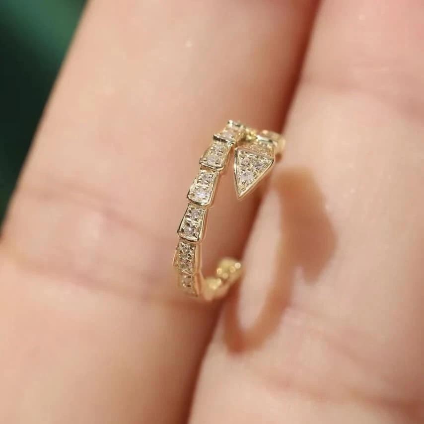 18K天然鑽石-蛇款耳環