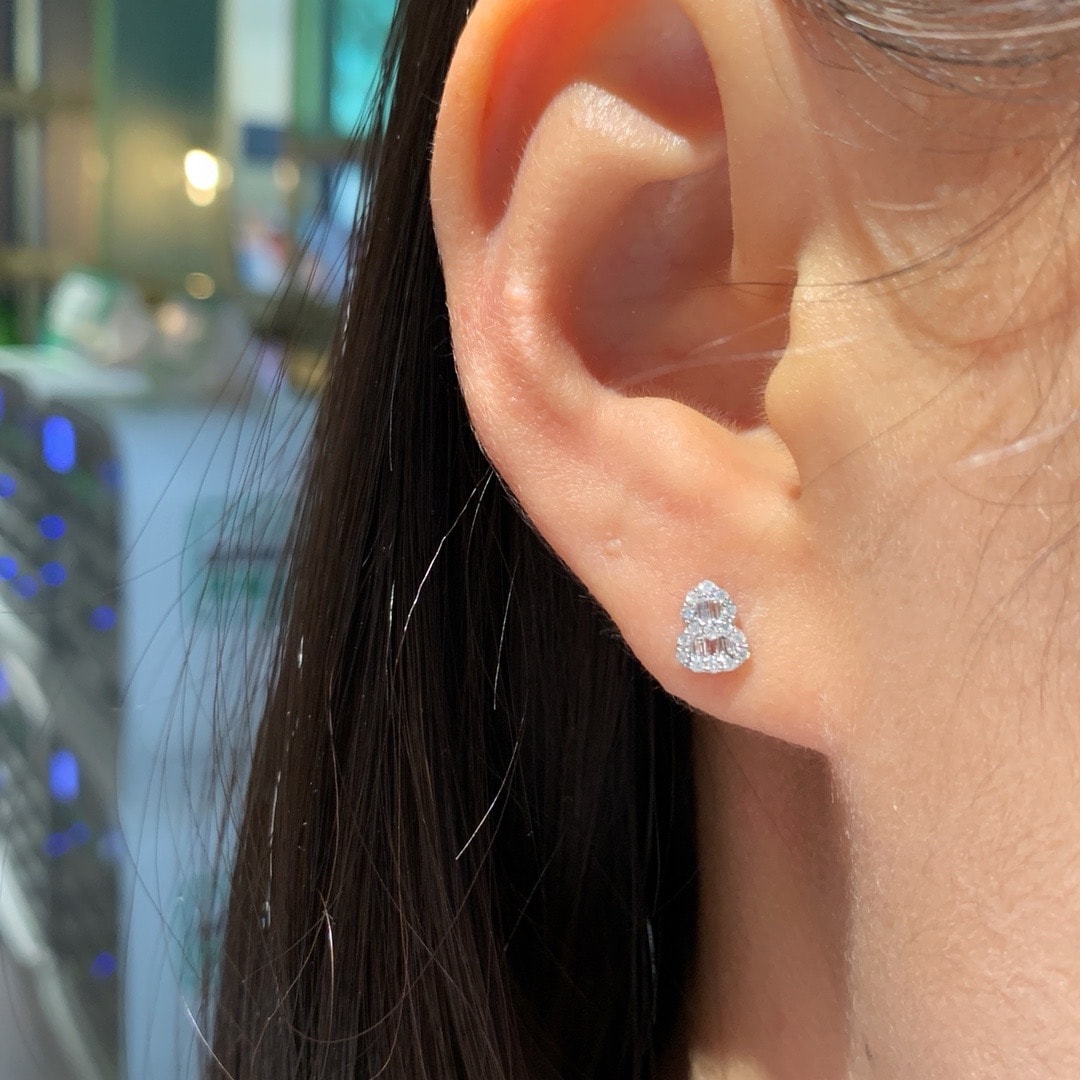 18K天然鑽石-葫蘆造型耳環