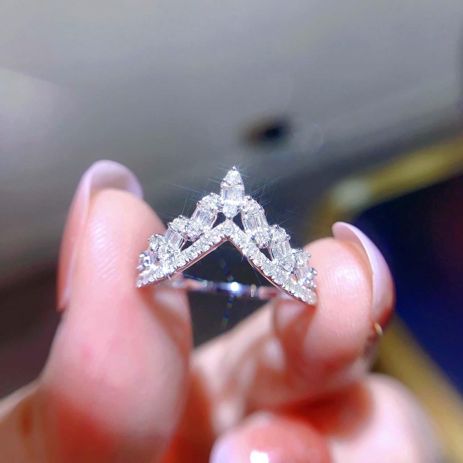 18K天然鑽石-大V戒指