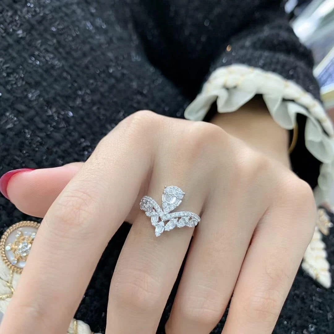 18K天然鑽石-T方V型戒指