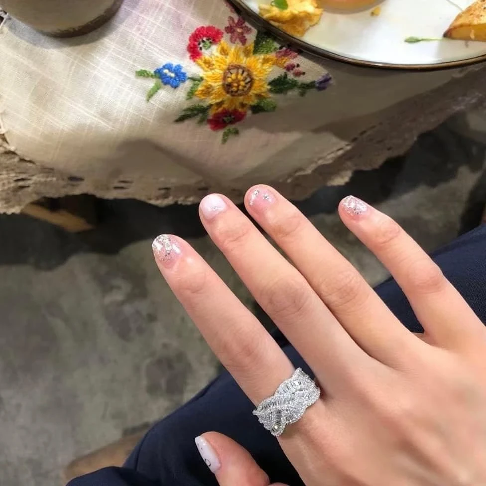 18K天然鑽石-個性麻花戒指