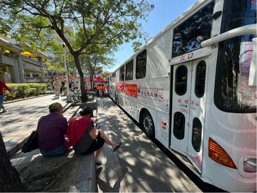 「捐血為愛，鑽石相伴」——捐血活動最頂級的紀念品！上閣珠寶用真情熱血，為捲袖捐血的您送上真金真鑽