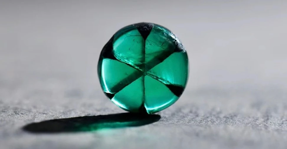 被譽為「天使之眸」的寶石，達碧茲祖母綠到底有多珍稀？