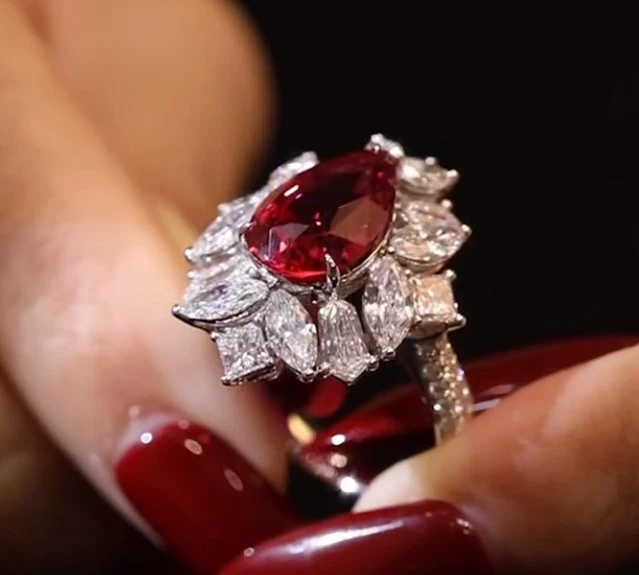 八月生辰石:尖晶石——寶石界的多彩奇蹟 - 第2張圖 八月生辰石:尖晶石——寶石界的多彩奇蹟