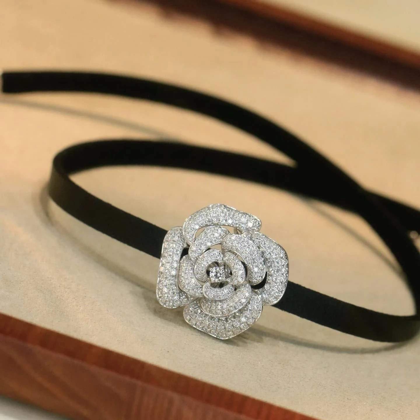 18K天然鑽石-大玫瑰花墜飾