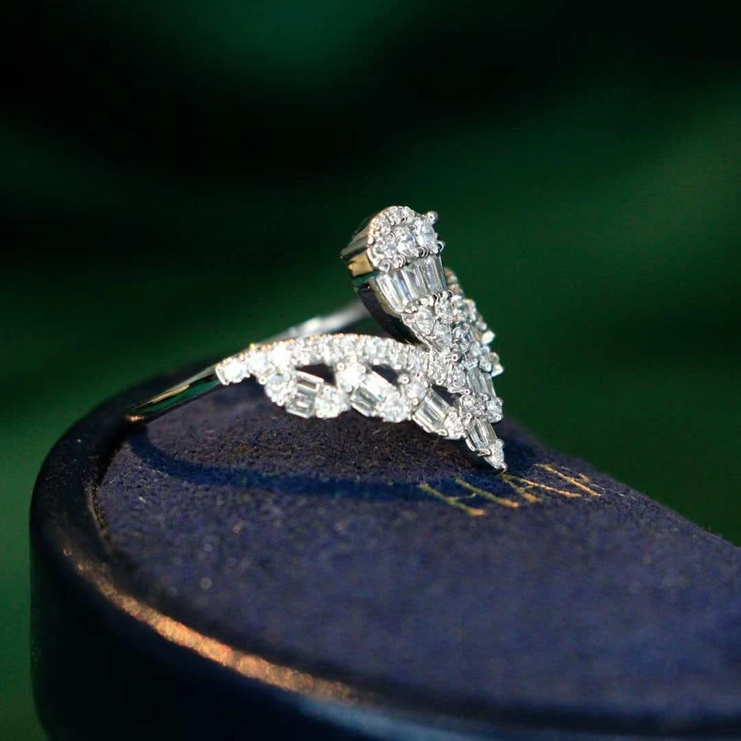 18K天然鑽石-T方V型戒指 - 第4張圖 18K天然鑽石-T方V型戒指