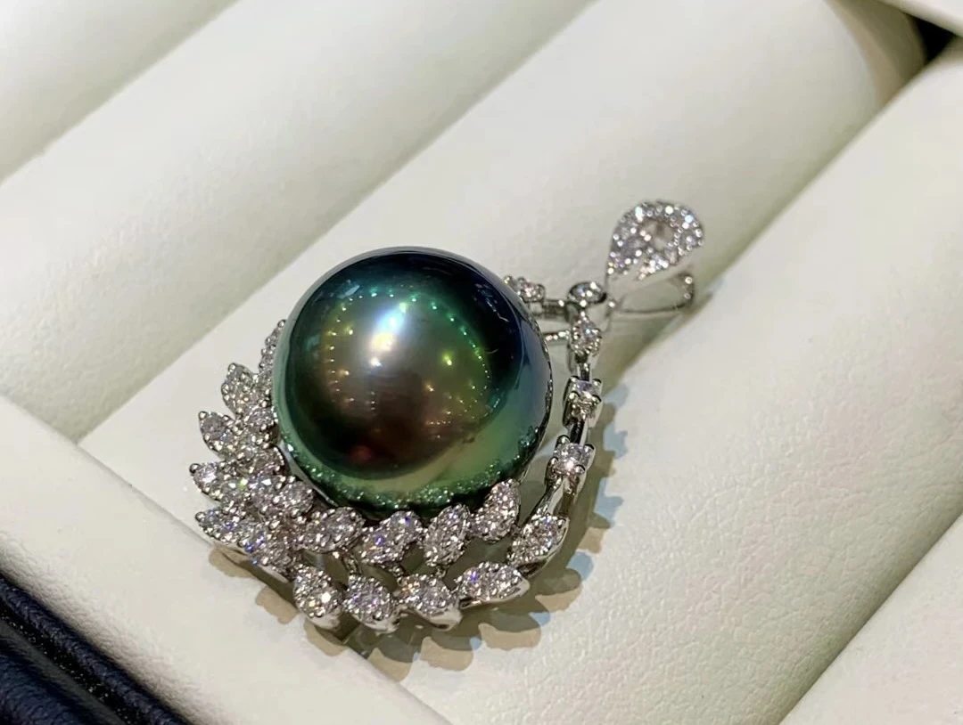 天然珍珠好難分辨?關於珍珠的挑選與收藏之道,帶您了解為什麼一生一定要有一枚珍珠首飾 - 第6張圖 天然珍珠好難分辨?關於珍珠的挑選與收藏之道,帶您了解為什麼一生一定要有一枚珍珠首飾